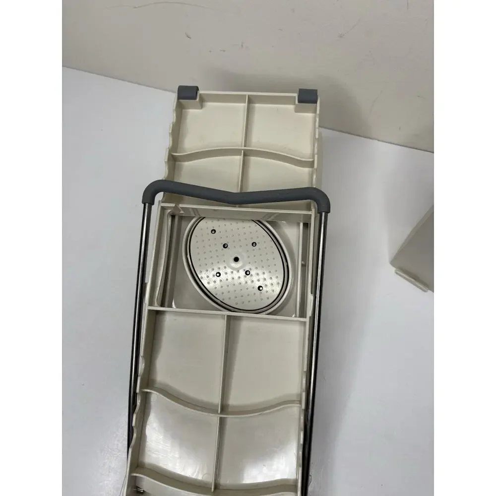Pampered Chef Retired Mandoline Food Slicer Vintage with Case Extra Blades